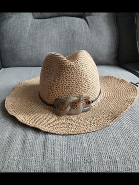 Wallaroo Hat Company Natural Straw Fedora Sun Hat with Linked Accent